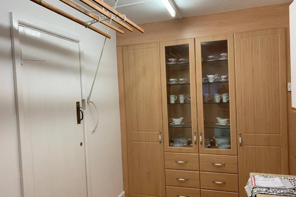 Hectors House Comfortable 4 Bed House In Mature Gardens Yelverton Exterior photo